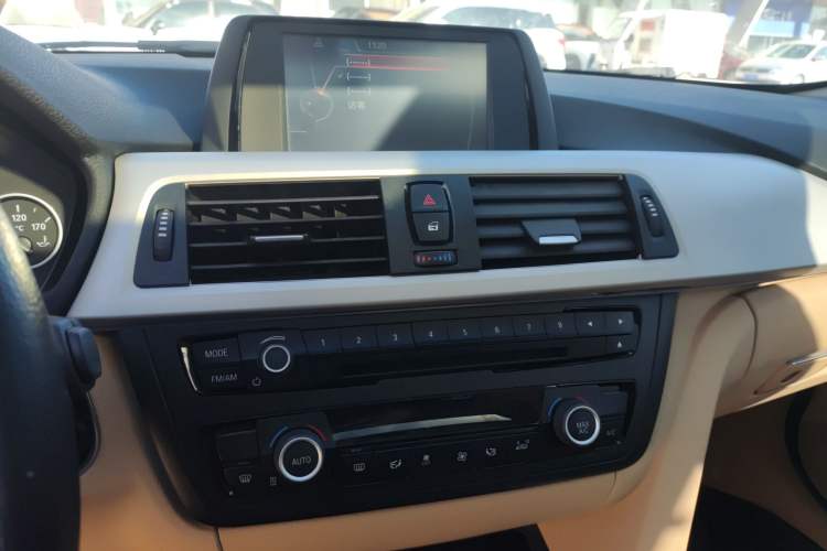 Used BMW 3 Series 2015 320Li Luxury Edition Fashion Model
