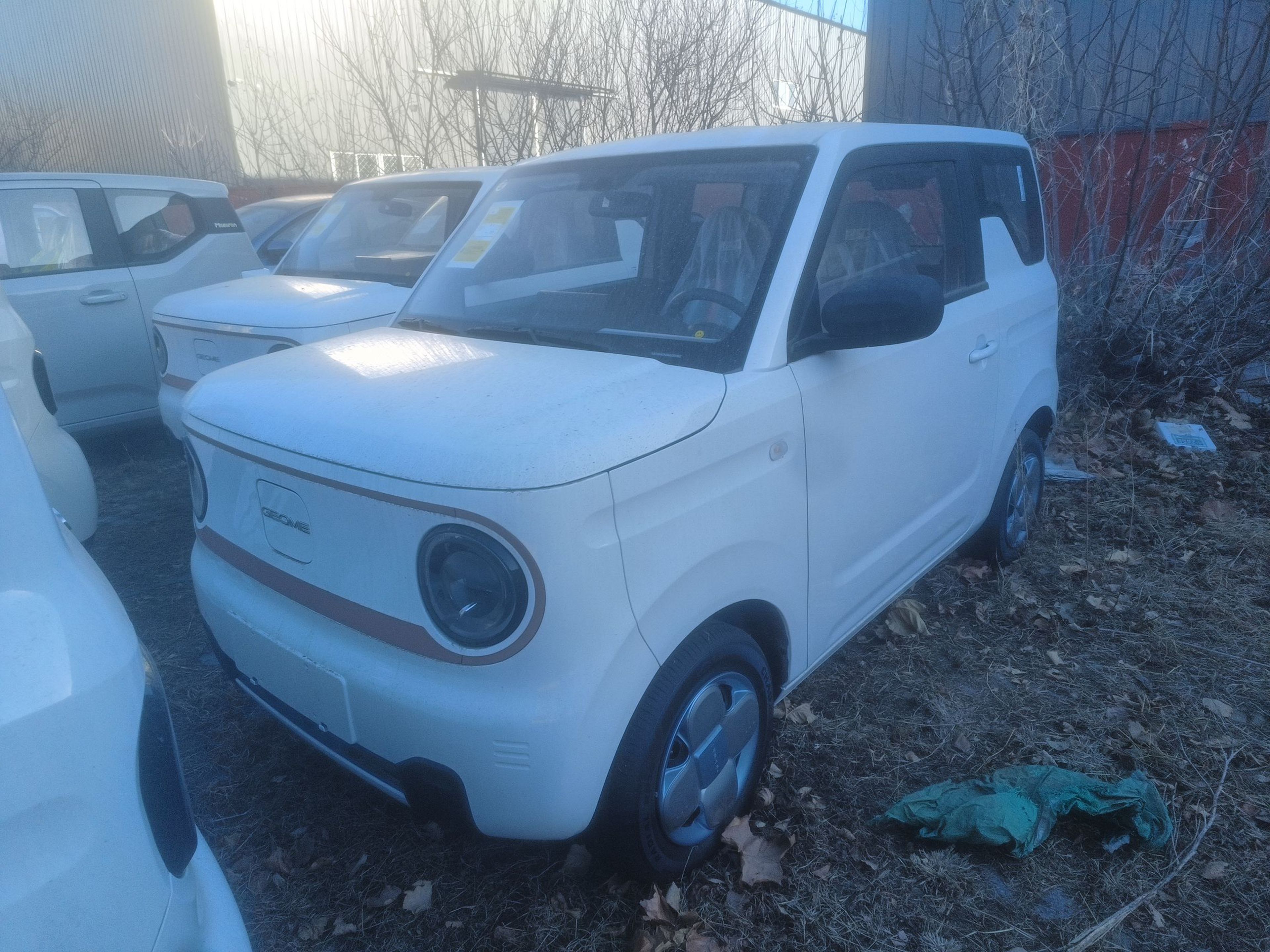 Под передней частью автомобиля