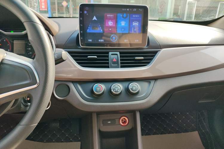 Used Baojun 310W 2017 1.5L Manual Comfort Version China VI Emission Standard
