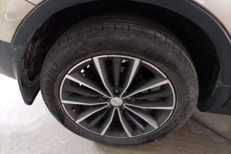 Used Geely Auto Emgrand X7 Sport 2018 1.8TD Automatic Two-Wheel Drive ZhiZun Model with 4G Connectivity
