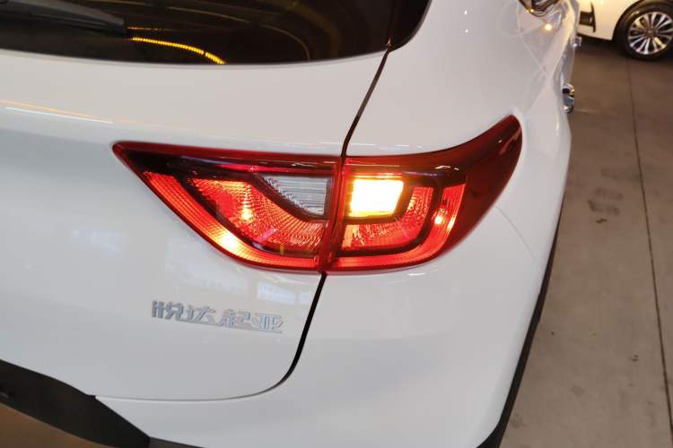 Used Kia kx1 Stonic 2021 1.4L CVT Sunroof Model
