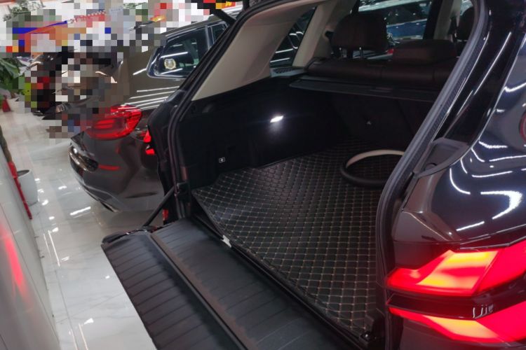 Used BMW X5 2023 xDrive 30Li Luxury M Sport Package
