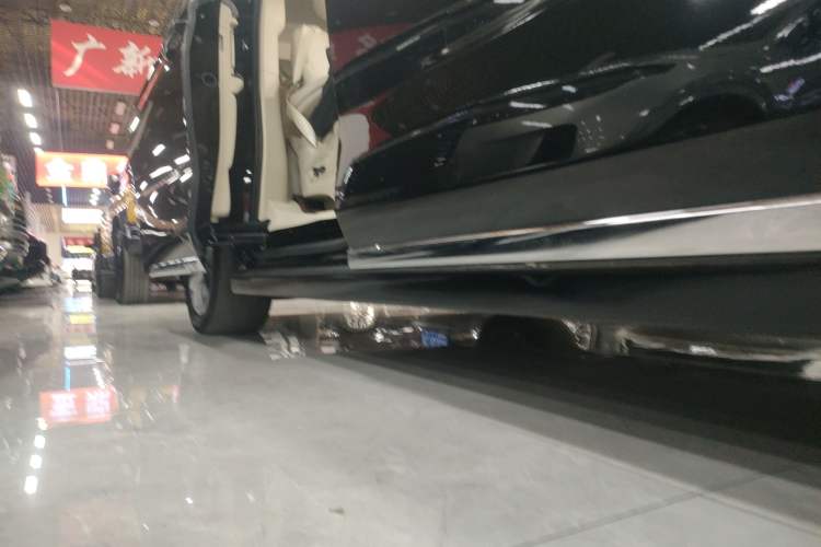 Used VOYAH Dream 2024 PHEV Extended-Range Premium Edition
