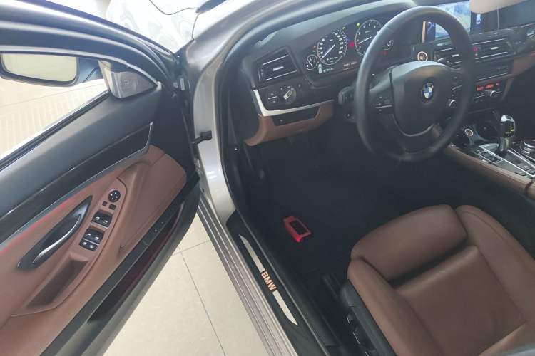 Used BMW 5 Series 2014 535Li Leading Model