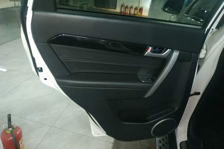 Used Chevrolet Captiva 2015 2.4L 4x4 Flagship Edition 7-Seater
