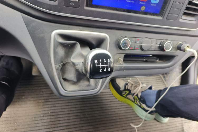 Used SAIC MAXUS Xintu V80 2021 2.0T PLUS Manual City Edition Short Wheelbase Ultra-Low Roof 5/6 Seats