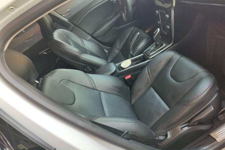 Used Volvo V40 2018 T3 Zhiyi Edition