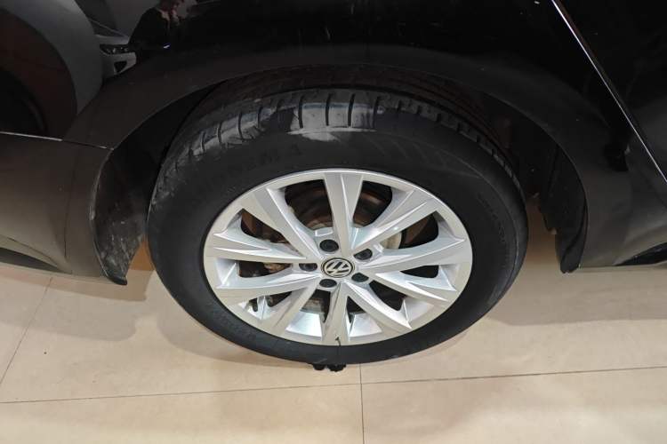 Used Volkswagen Lavida 2017 1.6L Automatic Comfort Edition
