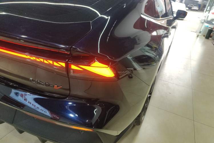 Used Changan UNI-V 2022 1.5T Prestige Version