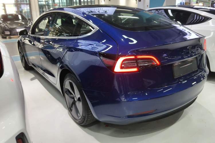 Used Tesla Model 3 2019 Long-Range Rear-Wheel-Drive Version
