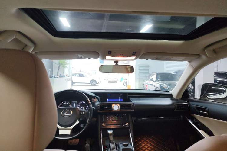 Used Lexus IS 2017 300 Leading Edition
