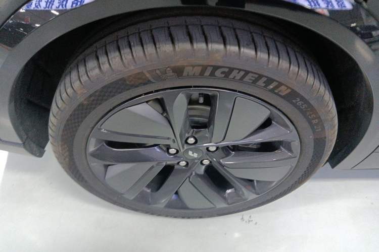 Used Li Auto L9 2025 Pro Smart Refresh Edition
