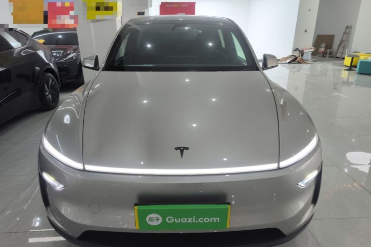 Used Tesla Model Y L 2025 Long-Range All-Wheel-Drive Version
