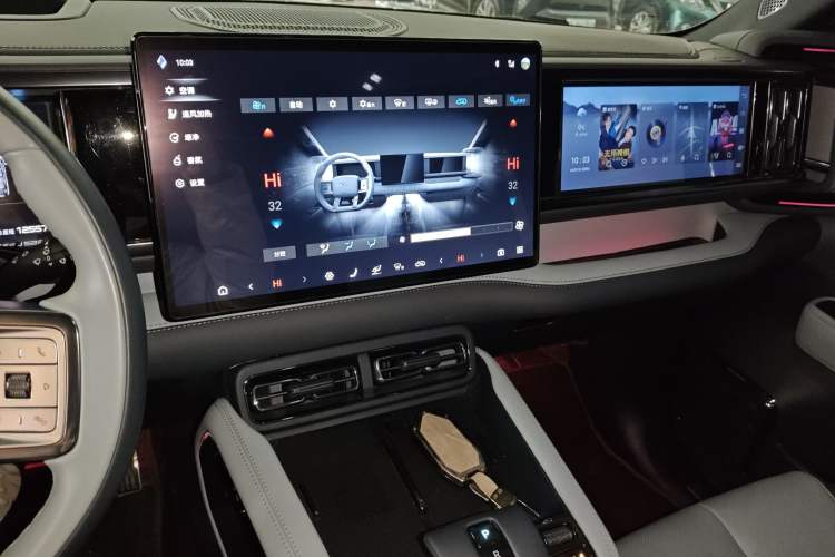 Used  Leopard 5 2023 Navigator Edition
