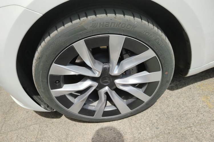 Used Tesla Model 3 2023 Long-Range All-Wheel-Drive Version