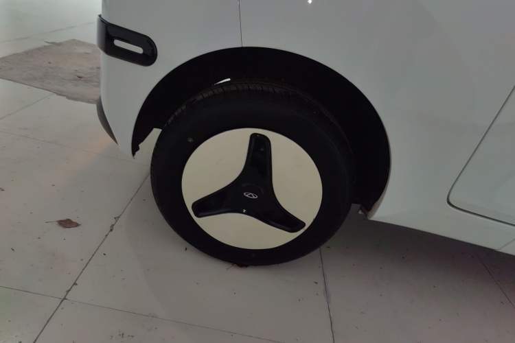 Used Chery QQ Ice Cream 2024 Youth Edition 205km Milkshake
