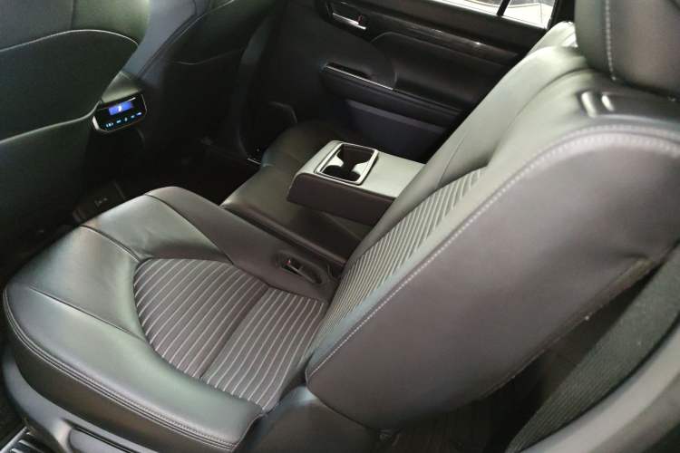 Used Toyota Crown Land Cruiser 2022 2.0T Four-Wheel Drive Enjoyment Edition
