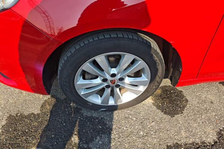 Used Roewe 360 2015 1.5L manual luxury edition
