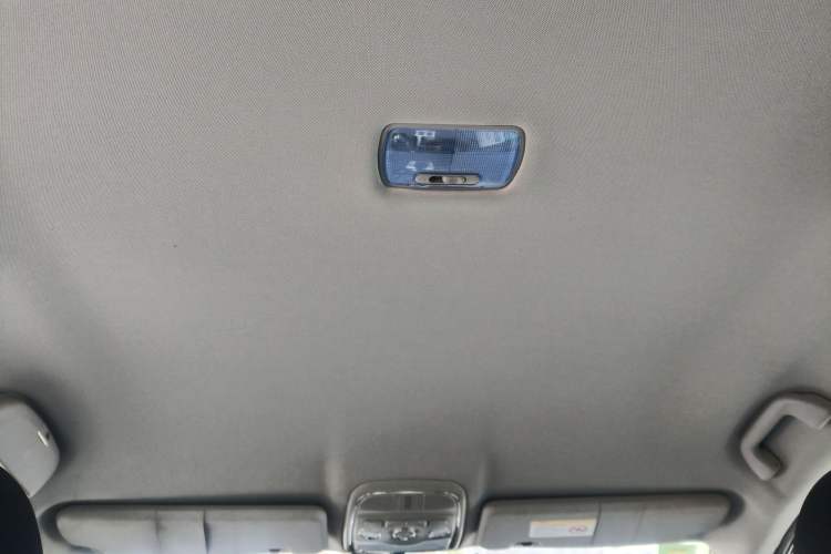 Used Haval H6 2013 Upgraded Model 2.4L Automatic Two-Wheel Drive Elite Version