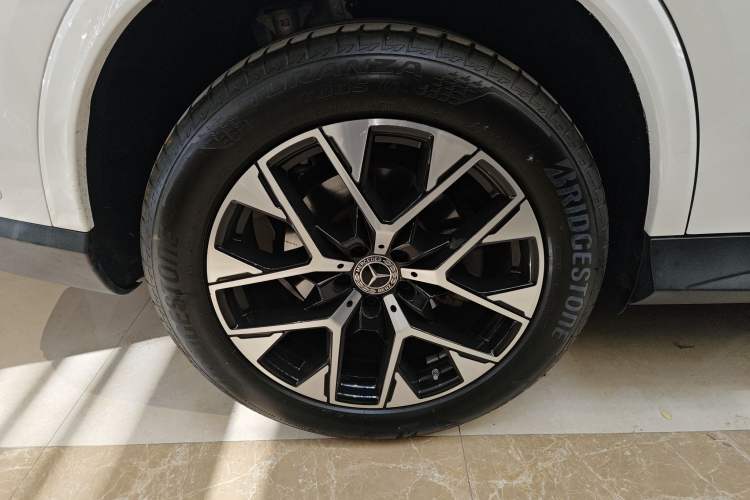 Used Mercedes-Benz GLC 2023 Facelift GLC 260 L 4MATIC Luxury Version 5 Seats
