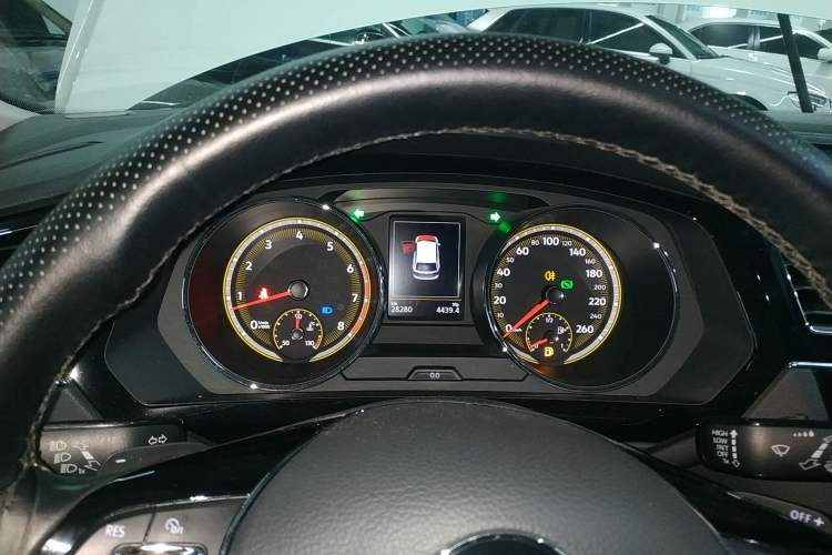 Used Volkswagen Tiguan L 2019 Revised 330TSI Automatic Two-Wheel Drive Smart & Luxury Edition China VI Standard
