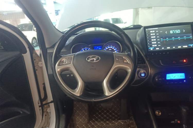 Used Hyundai ix35 2013 2.0L Automatic Two-Wheel Drive Smart GLS China IV Standard
