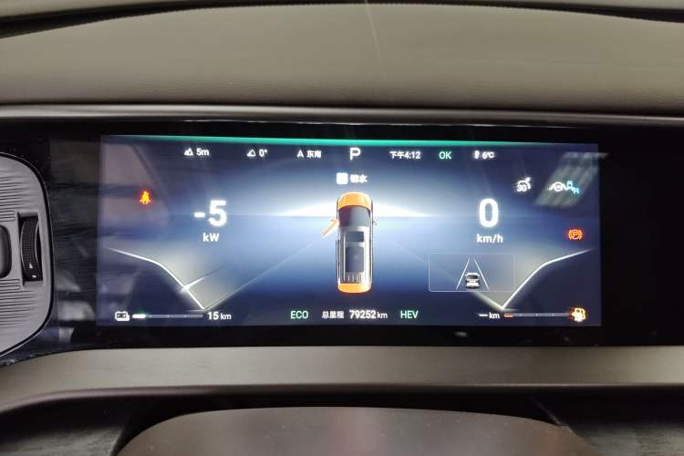 Used Denza D9 2022 DM-i 1040 Prestige Model
