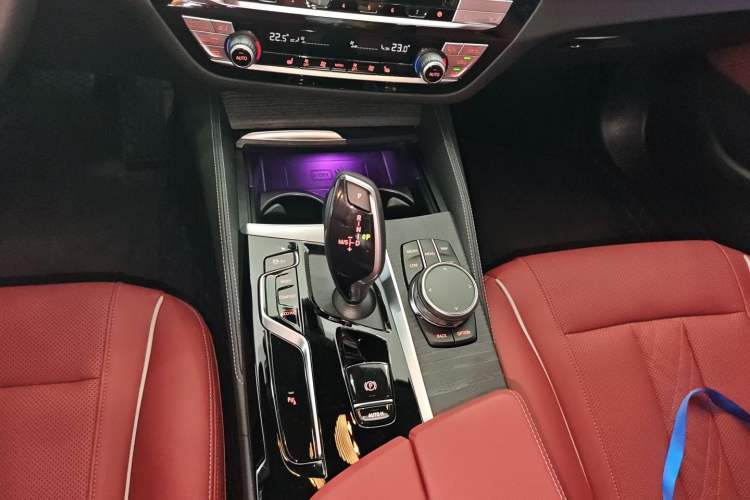 Used BMW 5 Series 2022 Second Facelift 530Li Leading Edition M Sport Package
