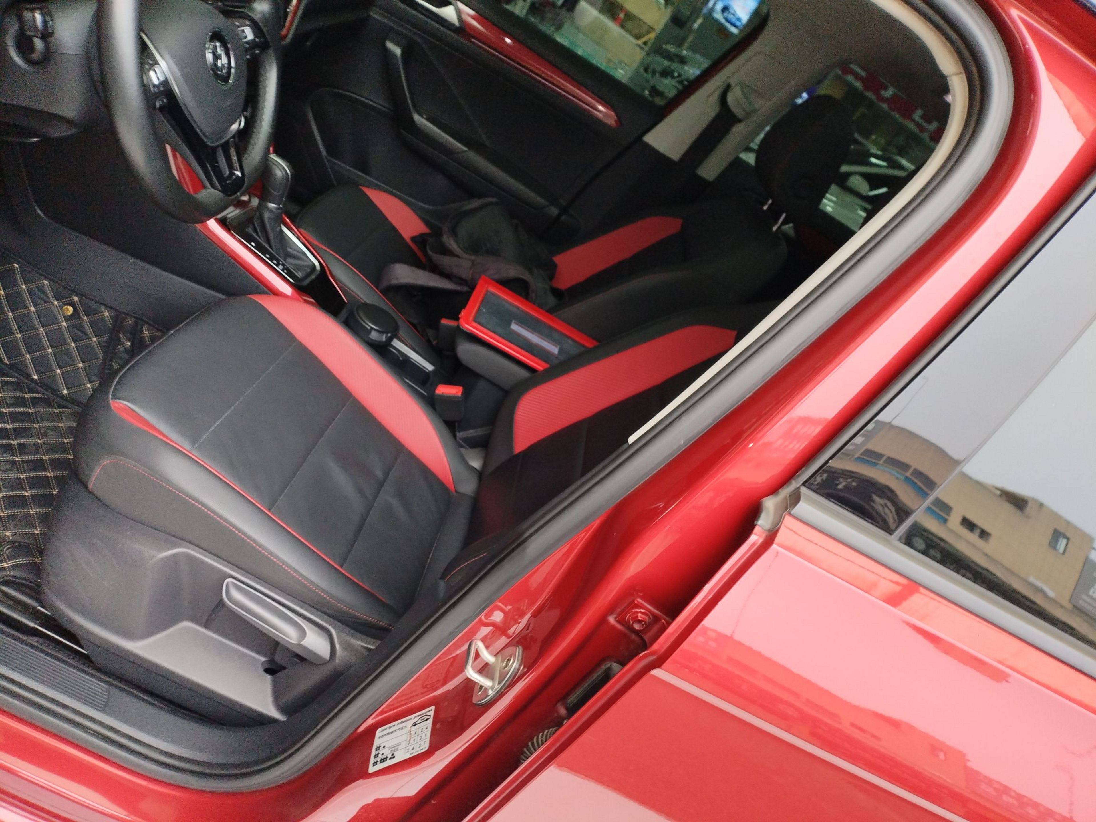 Переднее сиденье в автомобиле