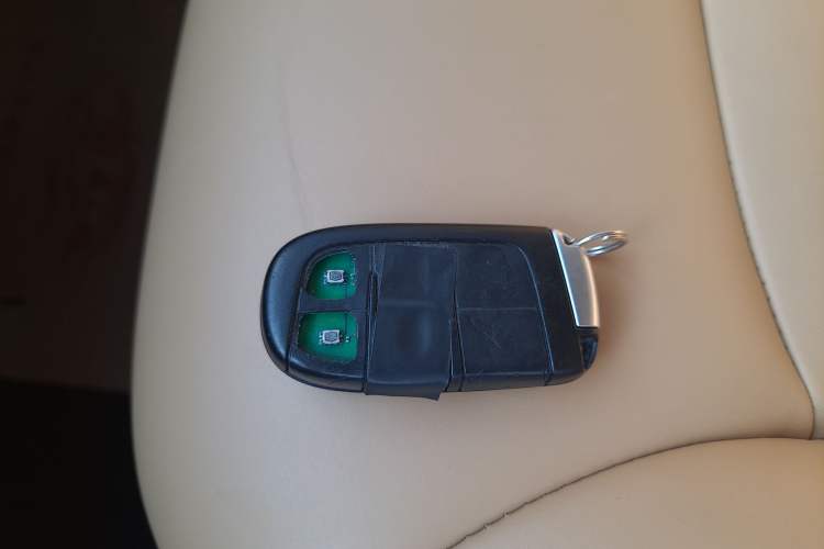 Used Dodge Journey 2013 2.4L Two-Wheel Drive Luxury Version