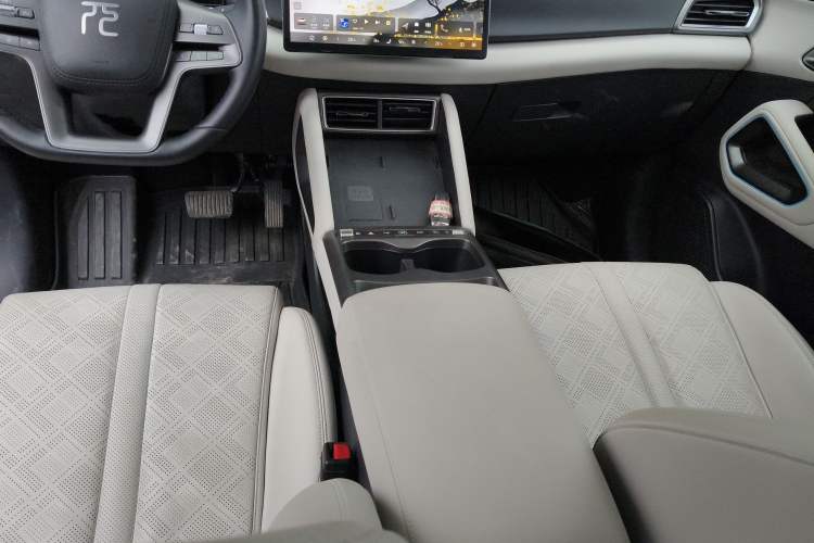 Used BYD Yuan UP 2025 Intelligent Driving Version 401 km Beyond-Range Edition