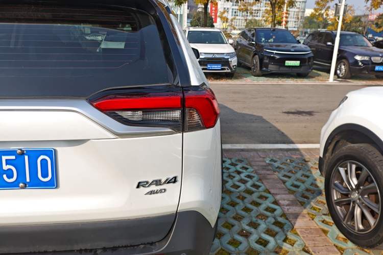 Used Toyota RAV4 2021 2.0L CVT Four-Wheel Drive Premium Edition
