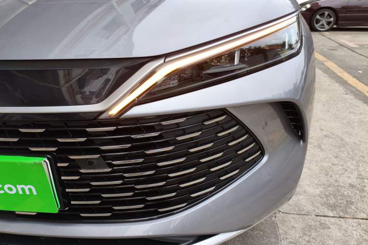 Used BYD Qin L 2025 DM-i Smart Drive 120KM Leading Model