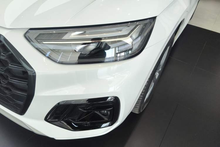 Used Audi Q5L 2022 40T Fashionable and Dynamic Model
