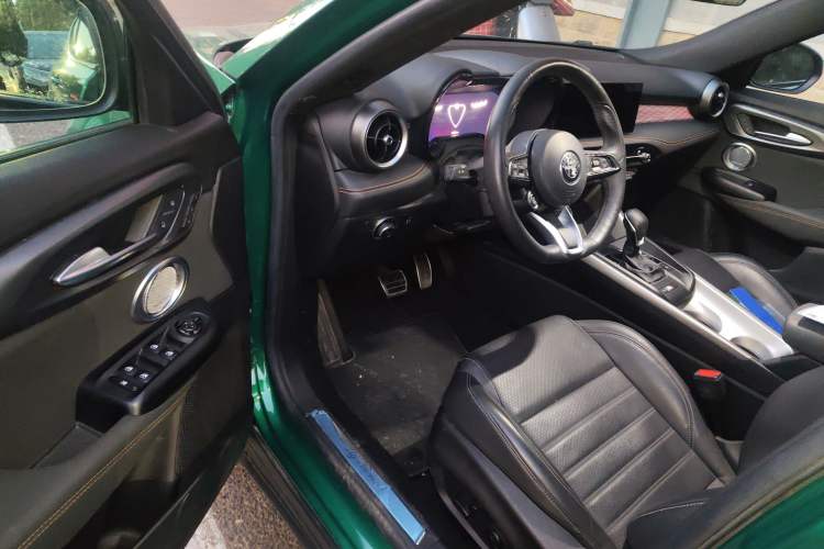 Used Alfa Romeo Tonale 2023 2.0T 268HP AWD Veloce Track Edition
