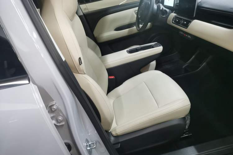 Used Wuling Bingo PLUS 2024 330 km Range Five-Seater Version
