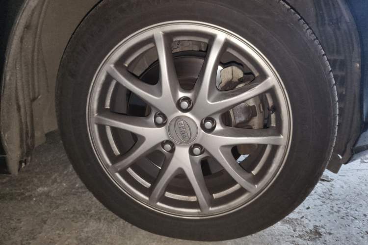 Used BYD M6 2013 2.4L Automatic Prestige Model
