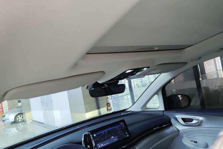 Used Roewe iMAX8 2022 400TGI Prestige Edition
