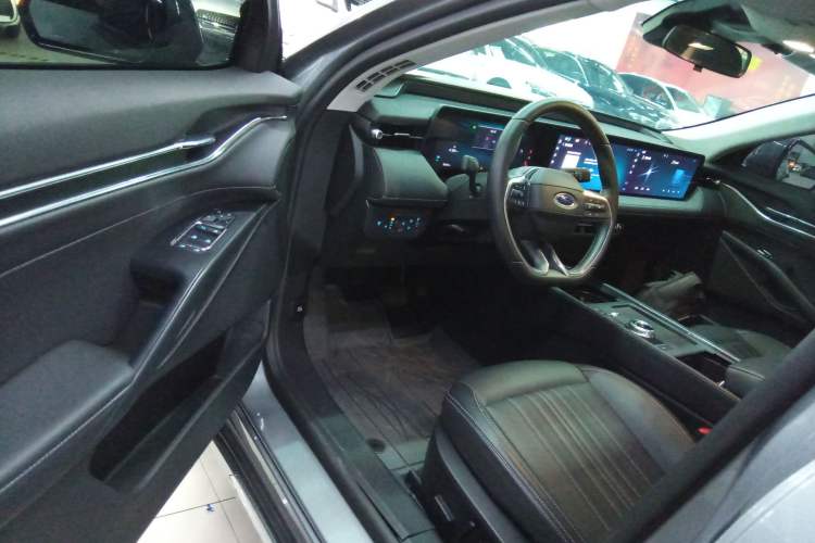 Used Ford Mondeo 2025 2.0T EcoBoost Luxury Version