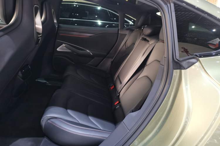 Used  SU7 2024 Rear-Drive Long-Range Intelligent Driving Version
