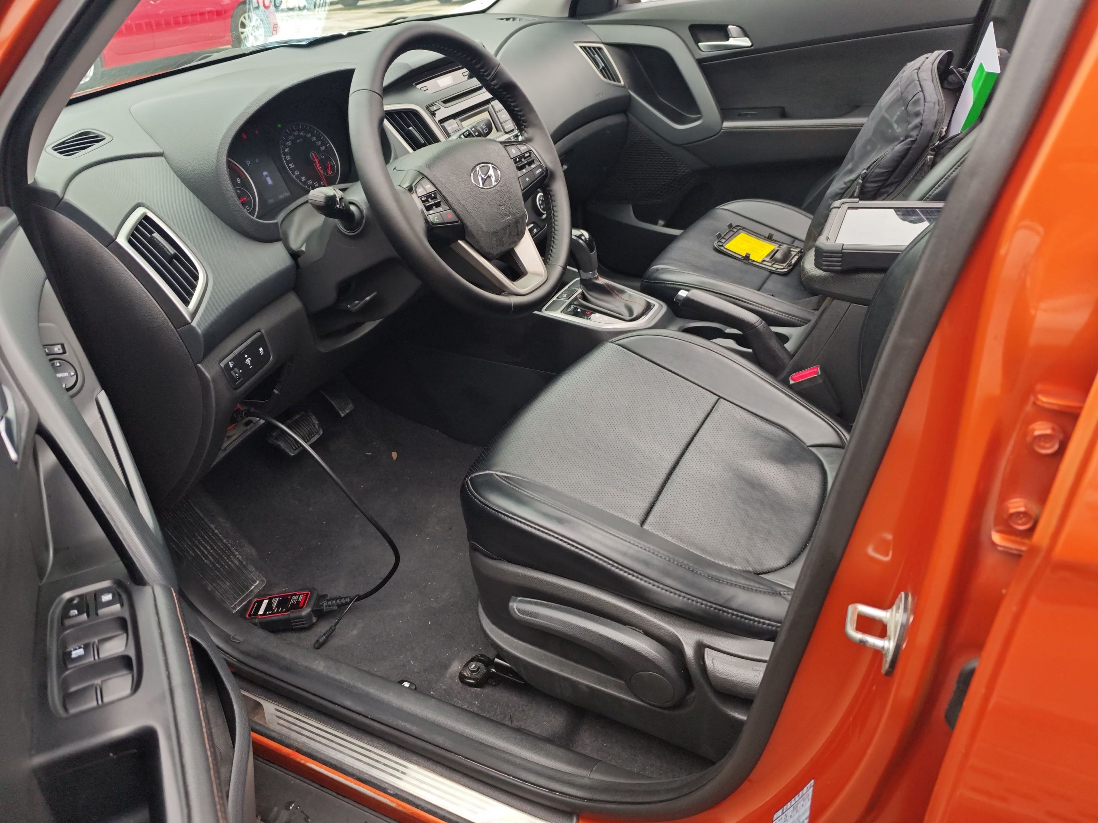 المقاعد الأمامية داخل السيارة