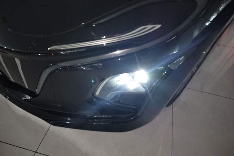 Used Hongqi E-QM5 2024 610 km PLUS
