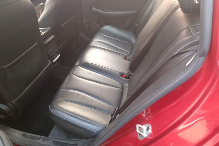 Used Roewe i5 2020 1.5L Automatic 4G Connect Luxury Flagship Edition
