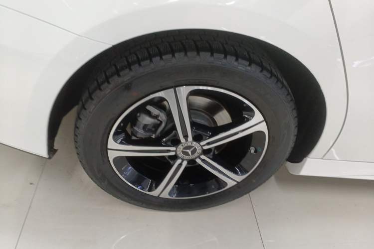 Used Mercedes-Benz A-Class 2022 Revised Version A 200 L Sport Sedan Fashionable Style
