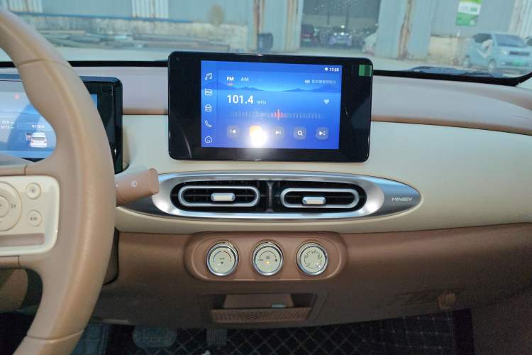 Used Wuling Hongguang MINIEV 2025 Four-Door Version Premium Edition
