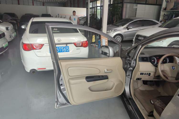 Used Venucia D50 2013 1.6L Automatic Fashion Edition