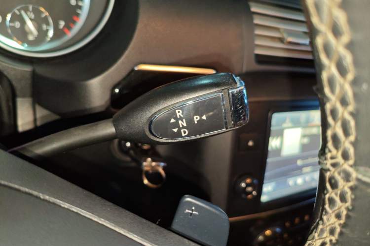 Used Mercedes-Benz R-Class 2014 R 320 4MATIC Luxury Model
