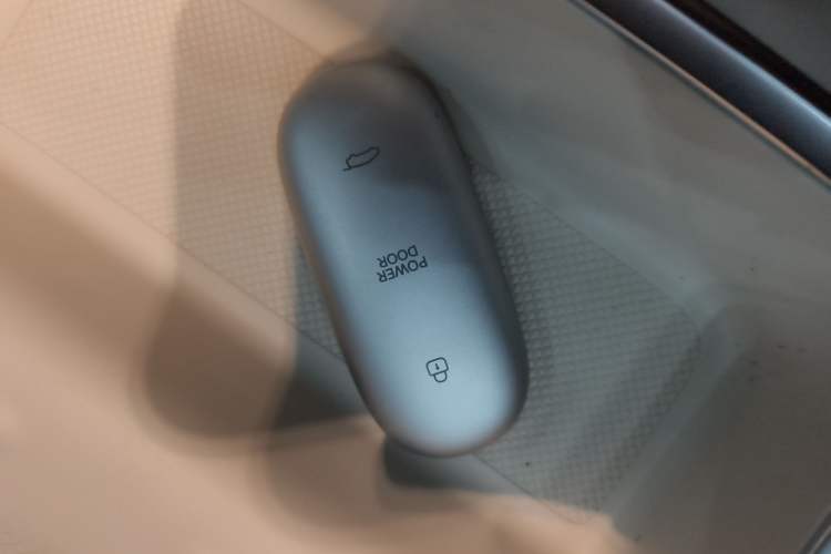 Used Li Auto MEGA 2024 Ultra Model
