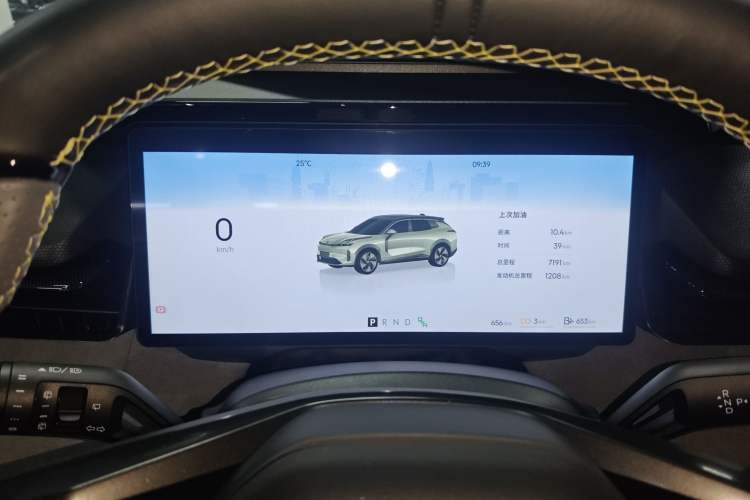 Used Lynk & Co 08 EM-P 2025 220 km All-Wheel-Drive Performance Halo
