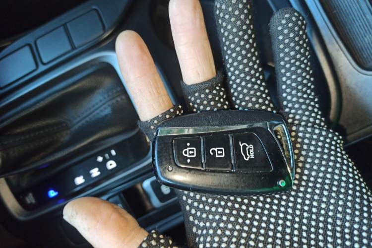 Used Hyundai Santa Fe 2013 2.4L Automatic Two-Wheel Drive Smart Version